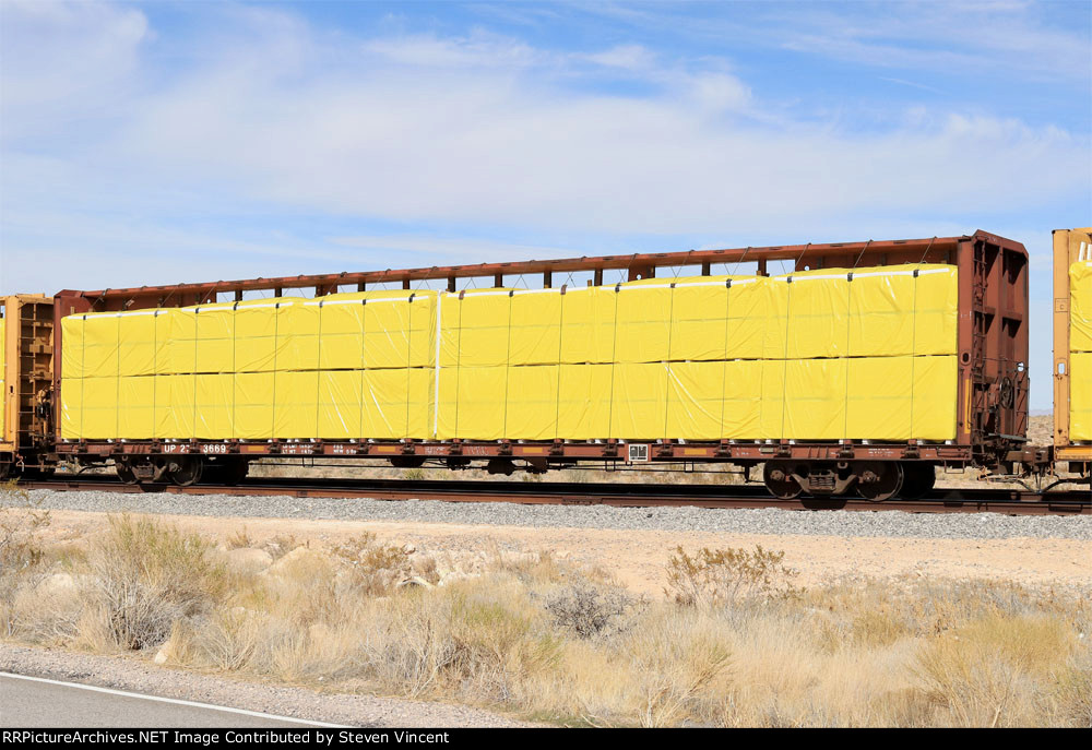 Union Pacific centerbeam flat UP #273669